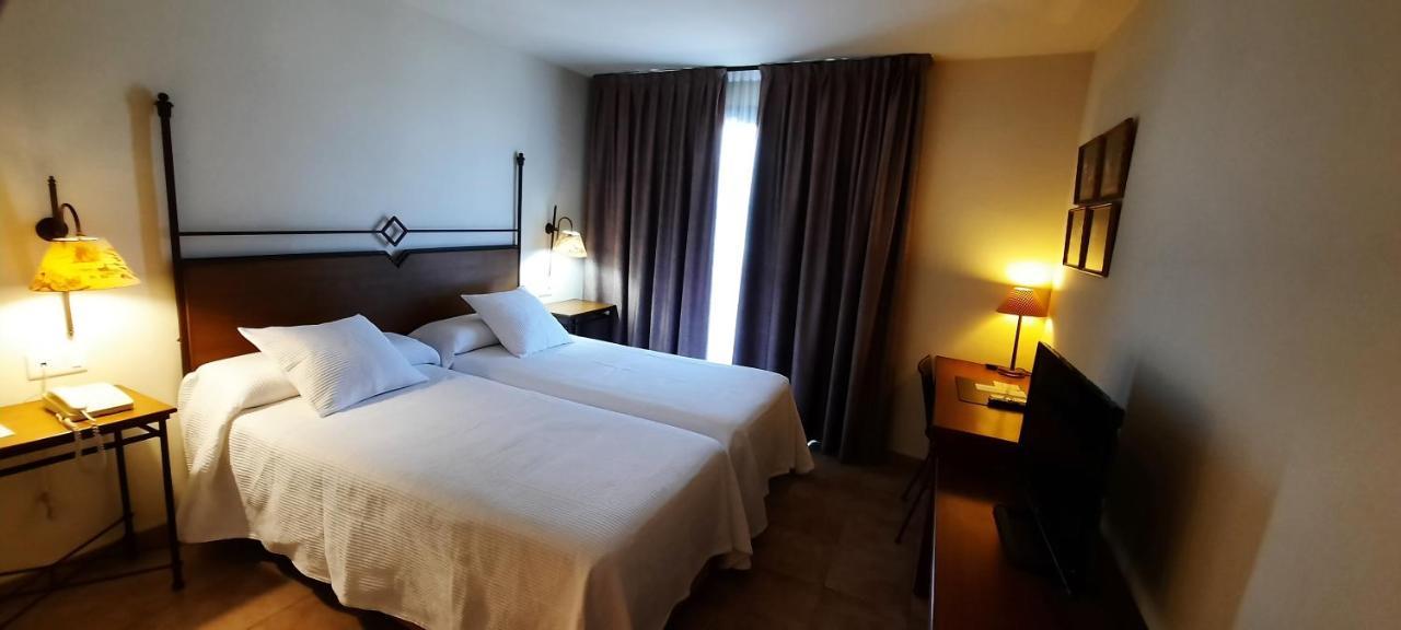 Sant Jordi Hotel Montbrio del Camp Bagian luar foto