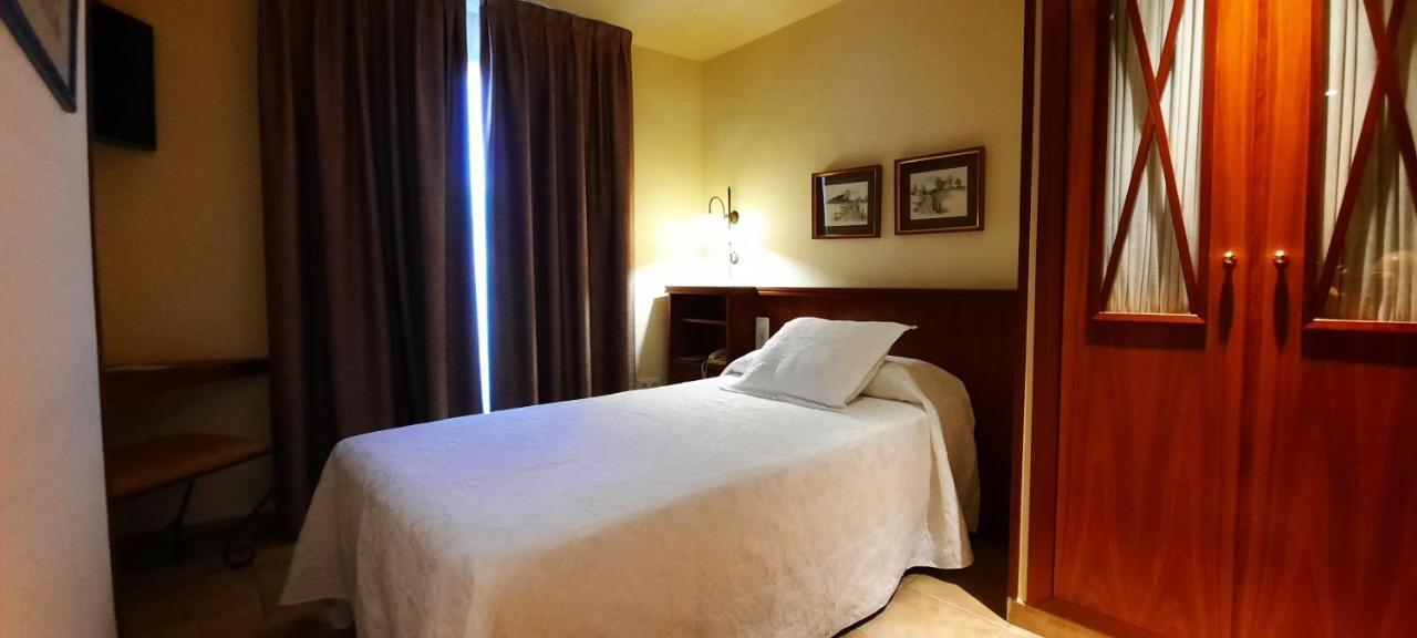 Sant Jordi Hotel Montbrio del Camp Bagian luar foto