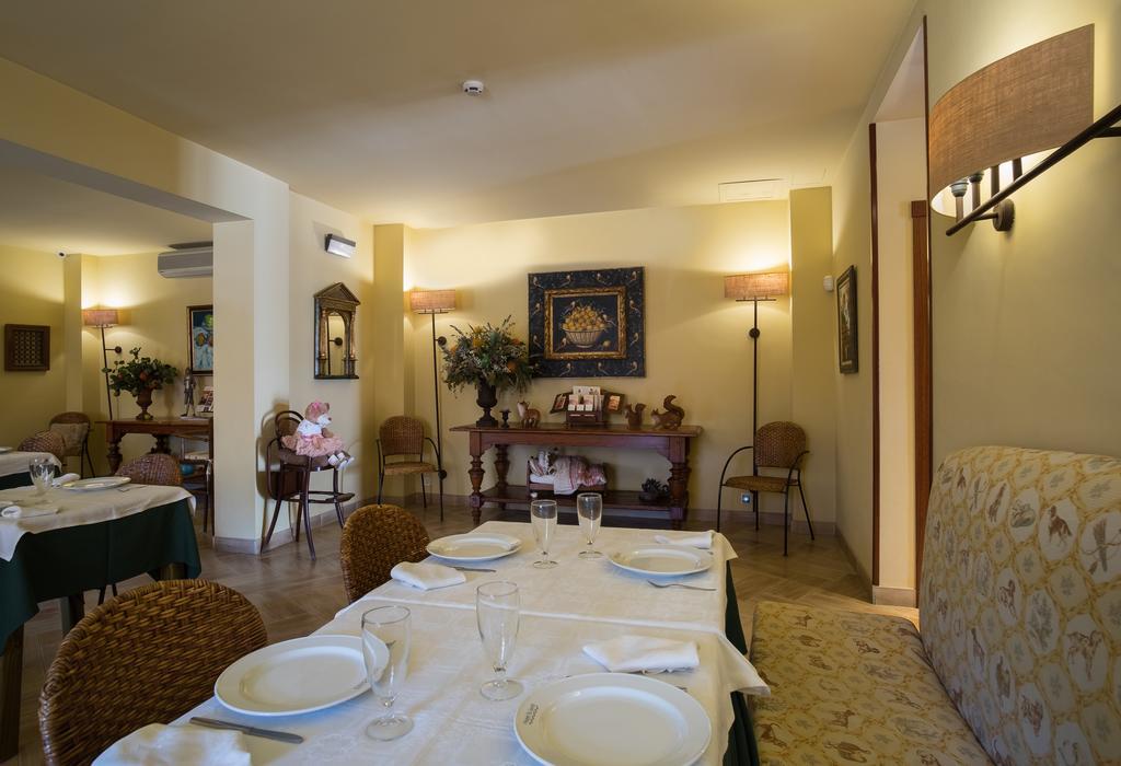 Sant Jordi Hotel Montbrio del Camp Bagian luar foto